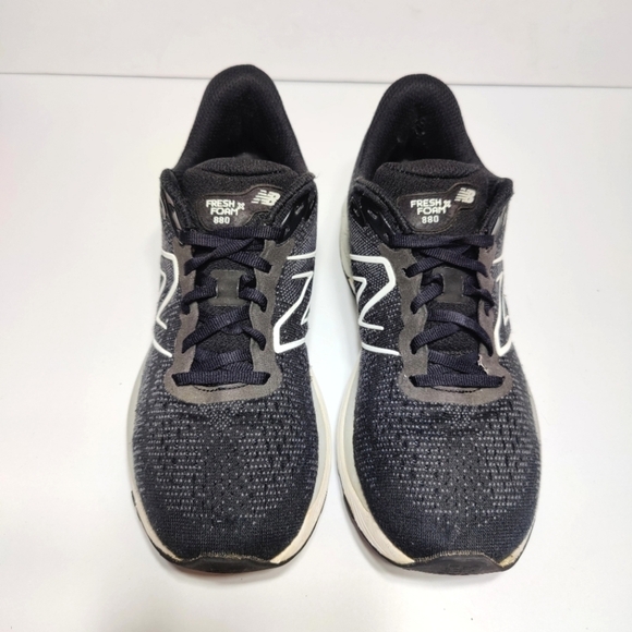 New Balance fresh foam 880 Women's Sneakers Black White Shoes Size 10 - Picture 2 of 10
